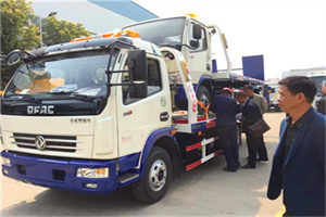 揭阳汽车道路救援拖车价格